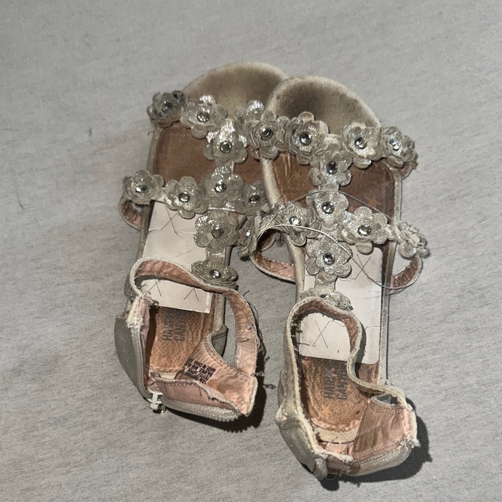 Kids Size Toddler 10 Harper Canyon Elegant Floral Sandals.